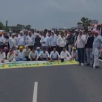 हरदा में मूंग खरीदी को लेकर किसानों ने नागपुर-इंदौर नेशनल हाईवे पर चक्काजाम किया।